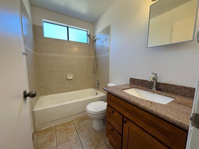 Building Photo - Two Bed, One Bath Triplex with a One Car Garage In North Stockton