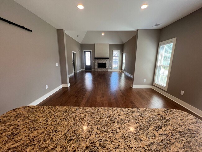 Building Photo - Beautiful Brick Home in Mimms Trail