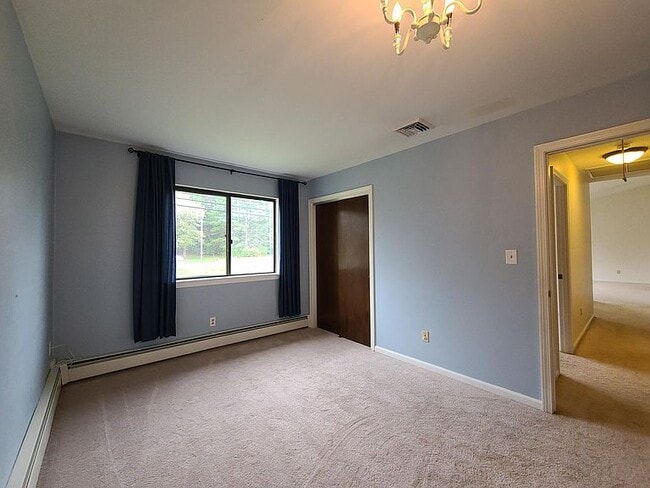 Building Photo - 15 Hoskins Rd