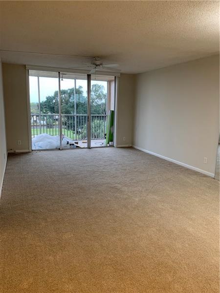 Building Photo - 250 Jacaranda Dr