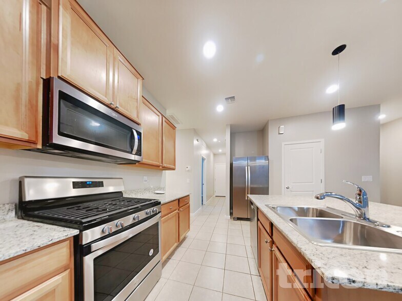 Building Photo - 14366 W Pershing St