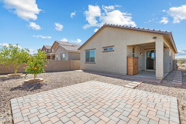 Building Photo - 12366 N Cervelli Ave