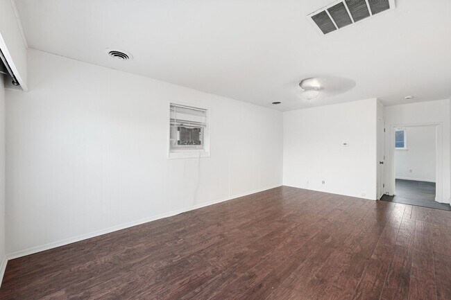 Building Photo - 5320 E Thrill Pl