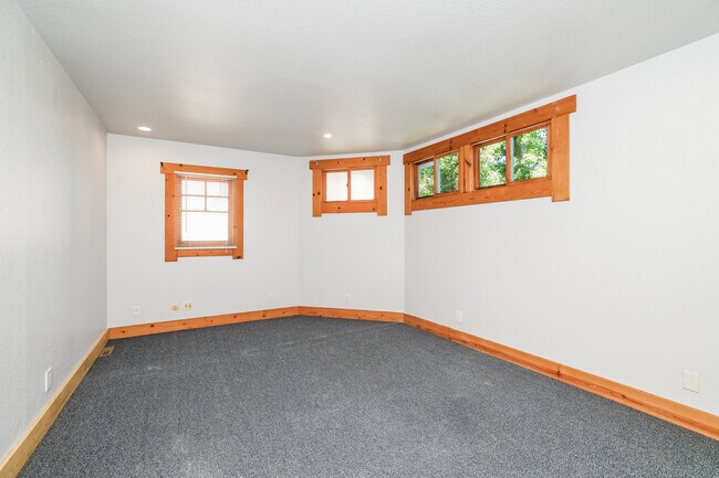 Building Photo - 14 Nicholl Ave