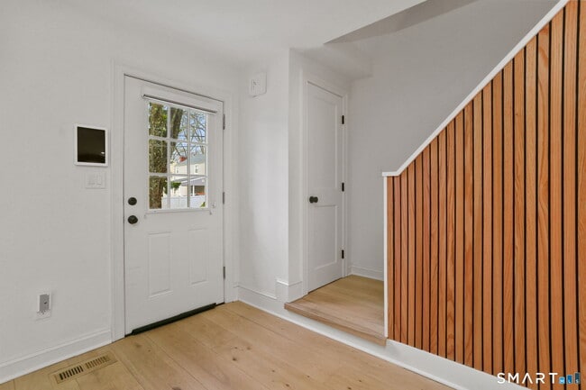 Building Photo - 86 New St