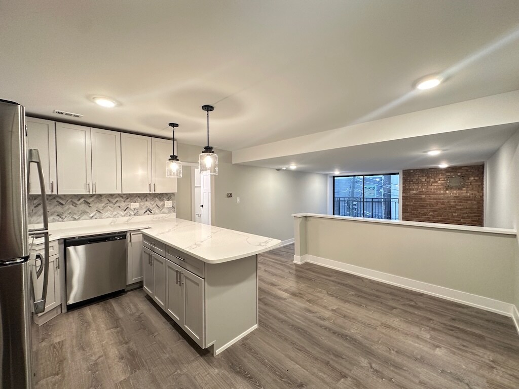 Building Photo - 1225 N LaSalle St