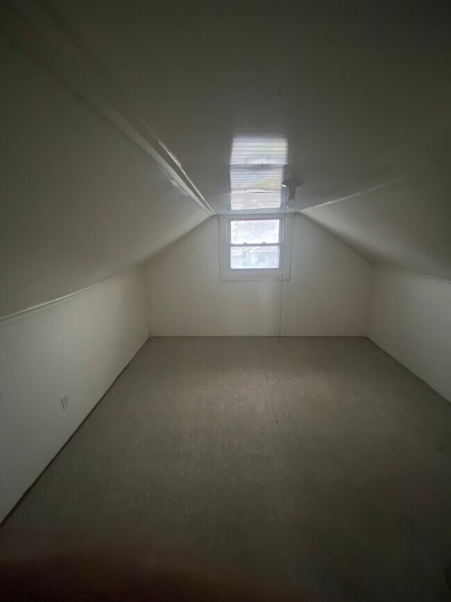 Building Photo - 4012 Henderson Ave