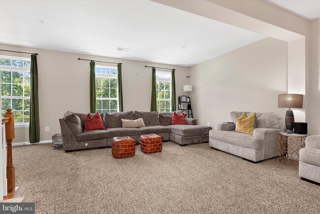 Building Photo - 364 Chessington Dr