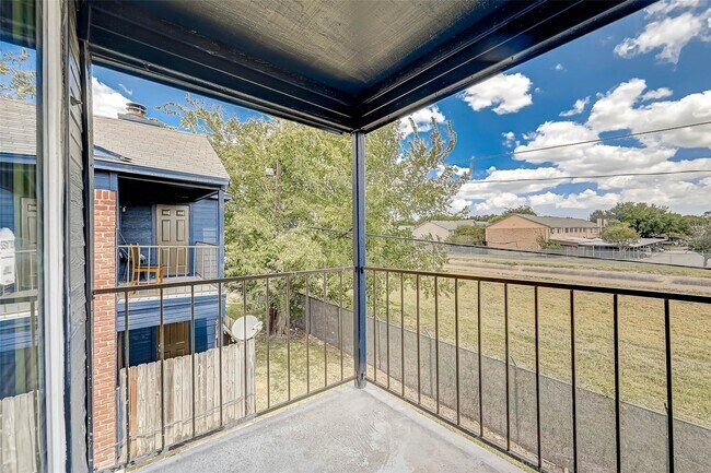 Building Photo - 13480 S Thorntree Dr