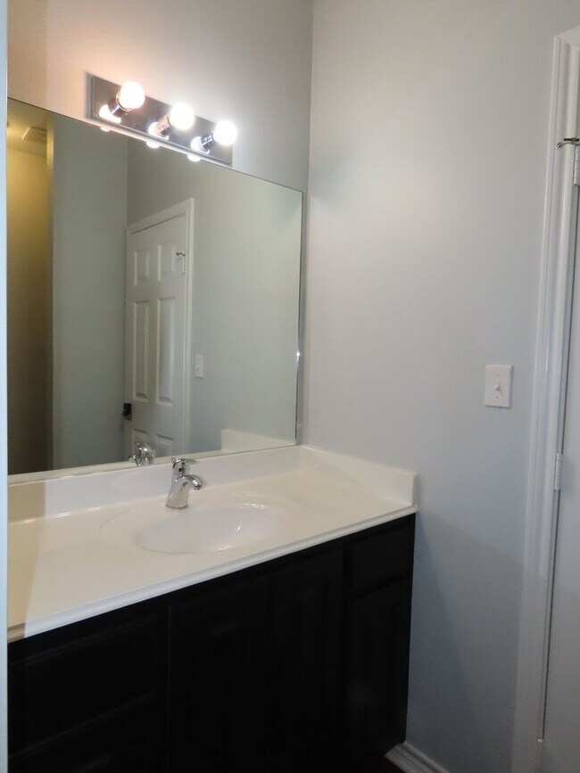 Building Photo - 2434 Haverhill Dr