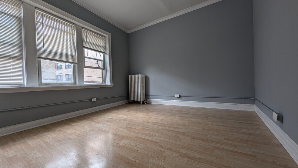 Building Photo - 7416 N Rogers Ave