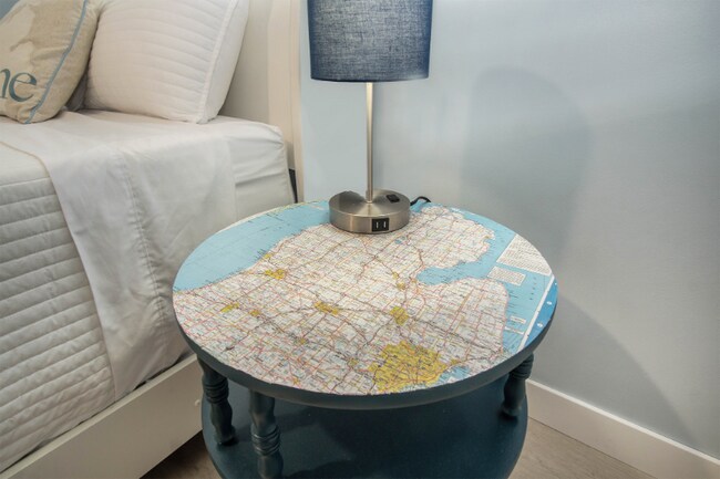 Building Photo - 2245 Lakeshore Dr