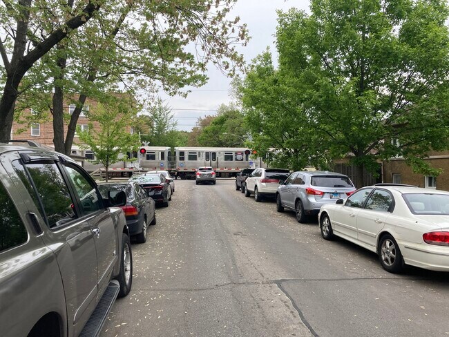 Building Photo - 4618 N Sacramento Ave