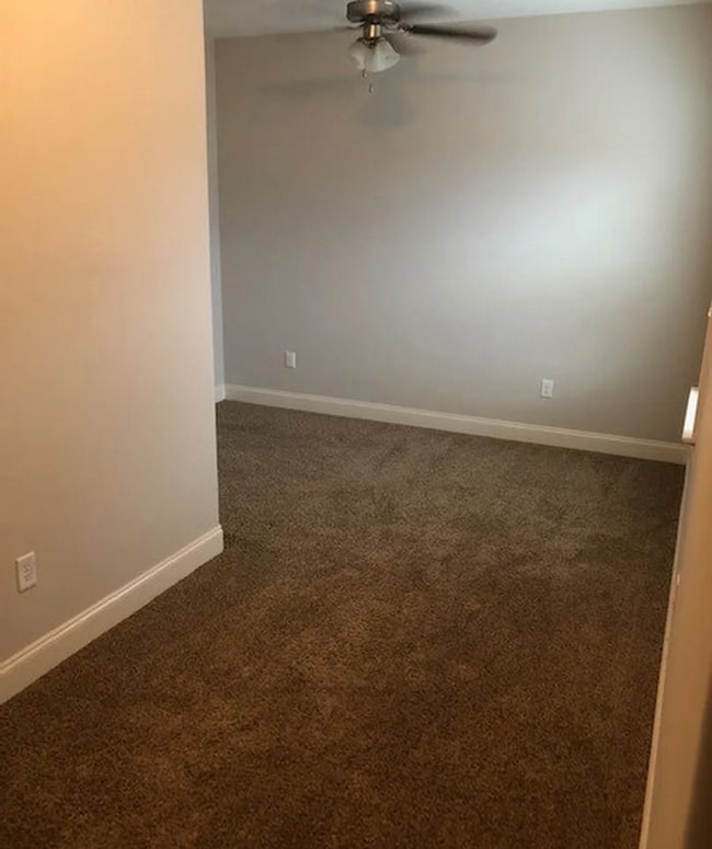 Building Photo - 4 bed/4.5 Bath
