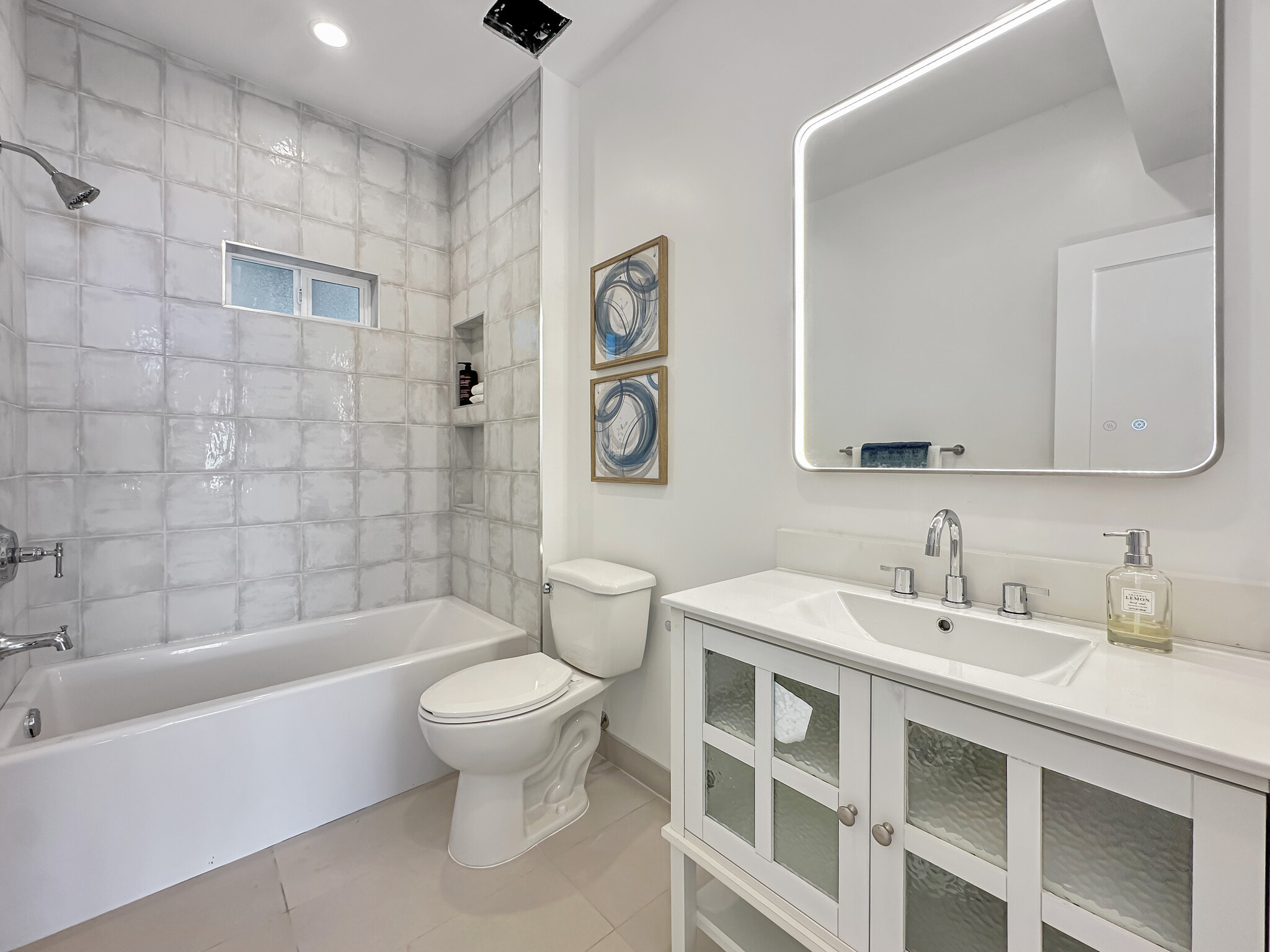 Building Photo - 4523 Saturn St