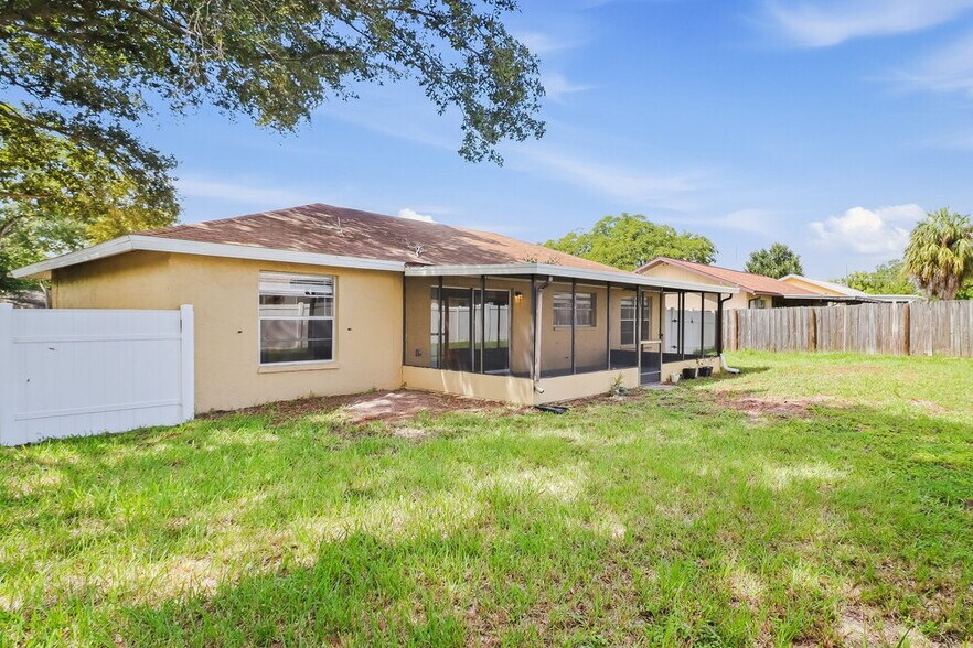 Building Photo - 948 16th Ln