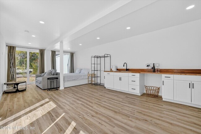 Building Photo - 8778 Waterfront Terrace