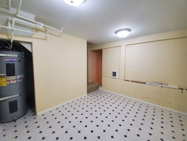 Building Photo - 200cu