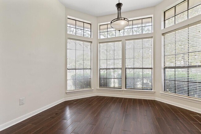 Building Photo - 8814 Pine Forest Dr