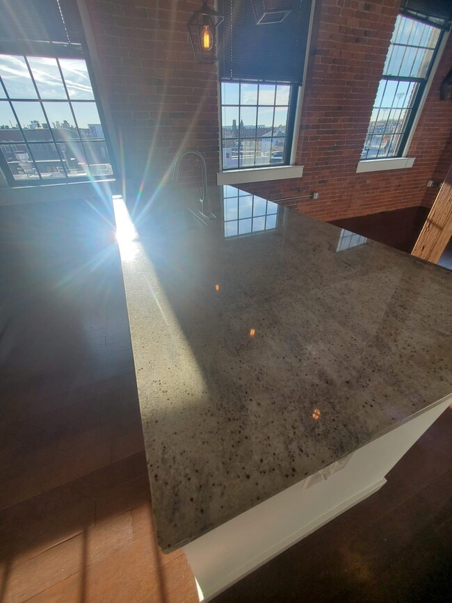 Building Photo - 48 Water St