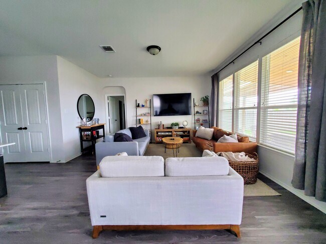 Building Photo - 14120 James Garfield St