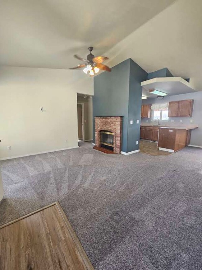 Building Photo - Cute 3 bed, 2 bath home in Nampa - Close t...