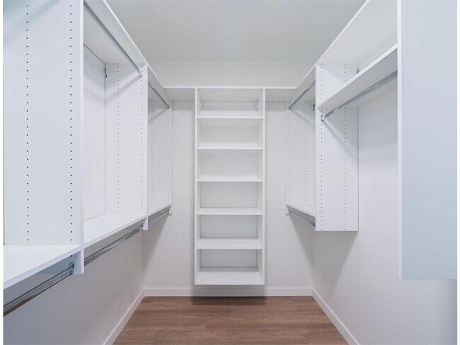 Building Photo - 9 West Dr