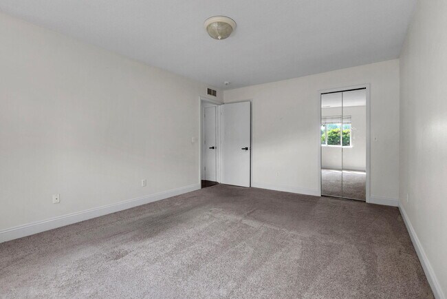 Building Photo - 2592 Eagles Cir