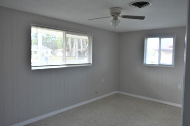 Building Photo - Updated Annual 2/1 on Overbrook Rd