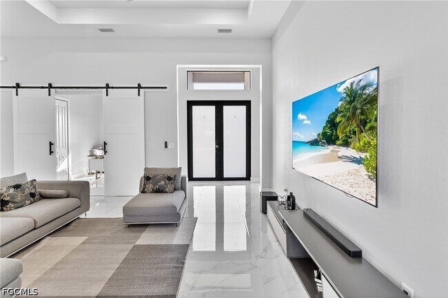 Building Photo - 118 NW 2nd Ave