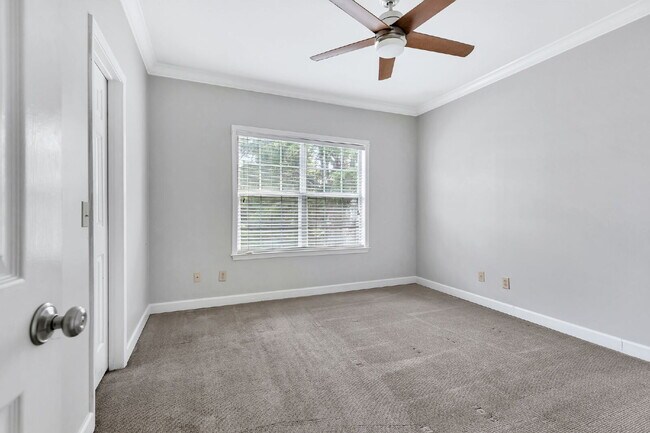 Building Photo - 2-Bed, 2-Bath Condo in the Heart of Green ...