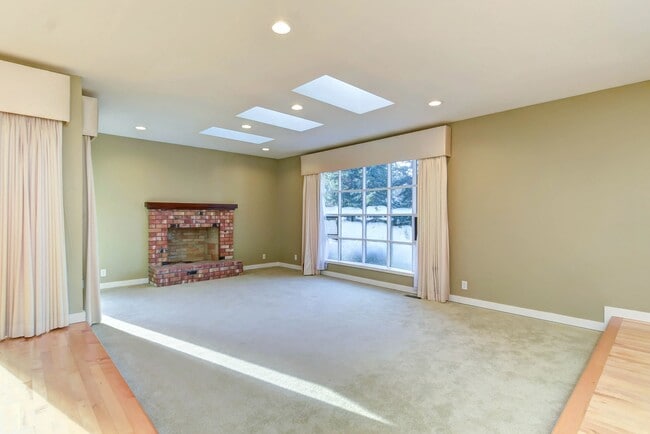 Building Photo - 5180 Highland Dr