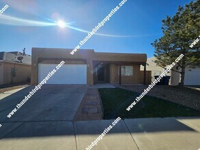Building Photo - Great NW location with in-law quarters