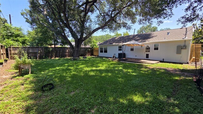 Building Photo - 4018 Woodfox St