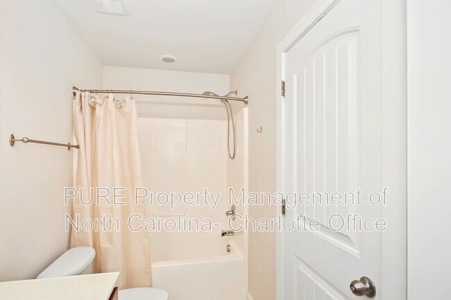 Building Photo - 15959 Rose Glenn Ln