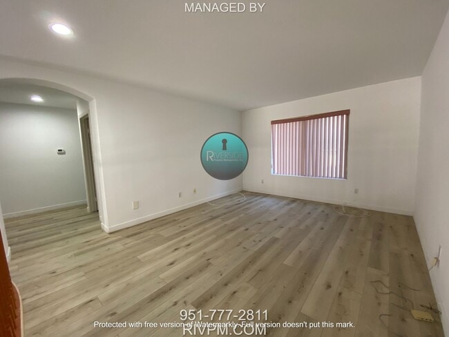 Building Photo - Step into luxury with this expansive 5 bed...