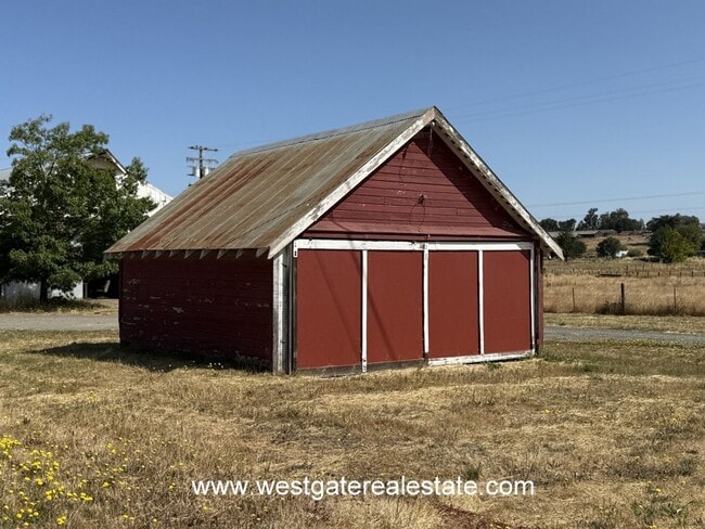 Building Photo - 427 Corona Rd