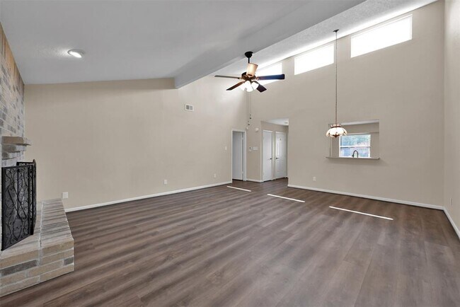 Building Photo - 2407 Summer Spring Dr