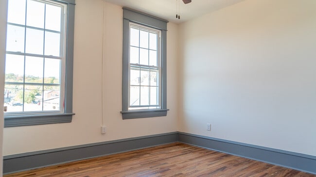 Building Photo - 204 Jefferson Ave N