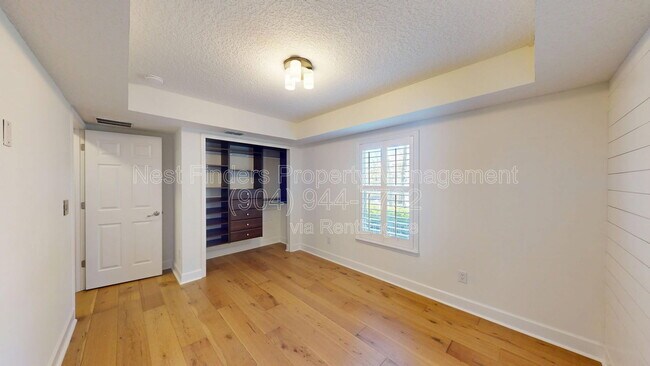 Building Photo - 283 Holland Dr