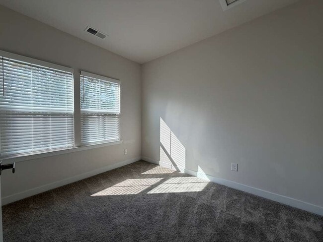 Building Photo - 216 Russell Br Ln