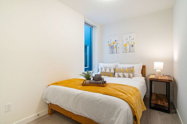 Building Photo - 1835 14th Ave