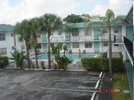 Building Photo - Trayann Apartments - 7777 Pines Blvd
