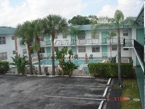 Building Photo - Trayann Apartments