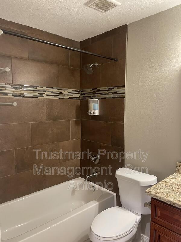 Building Photo - 8335 Bent Meadow Dr