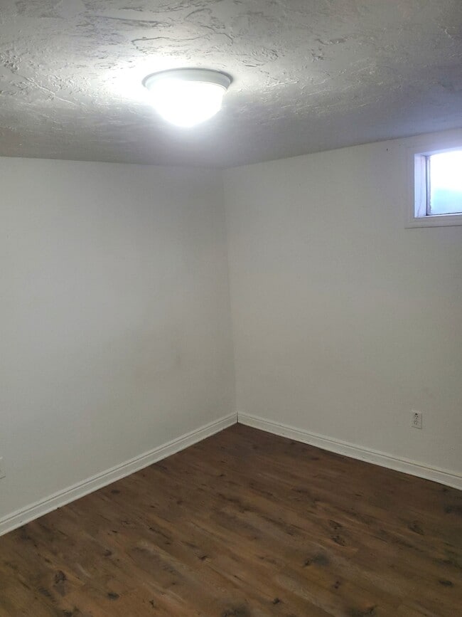 Building Photo - 680 Moonlite Dr