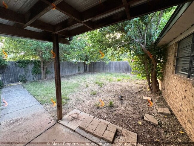 Building Photo - Charming 3 Bed, 2 Bath Home with Garage & ...