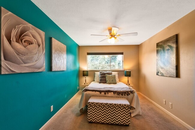 Building Photo - Spacious 3 Bed, 2.75 Bath Seward Park Home!