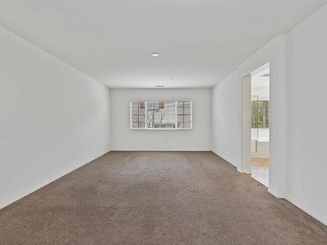 Building Photo - 15634 Clove Pl