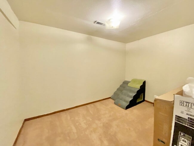 Building Photo - Space to Spare, Style to Love
